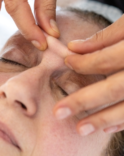 Rediscover Youthful Radiance with Our Face SplitMassage